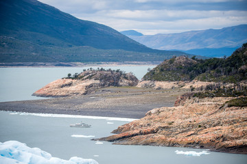 固态硬盘一般的读取速度和写入速度是多少